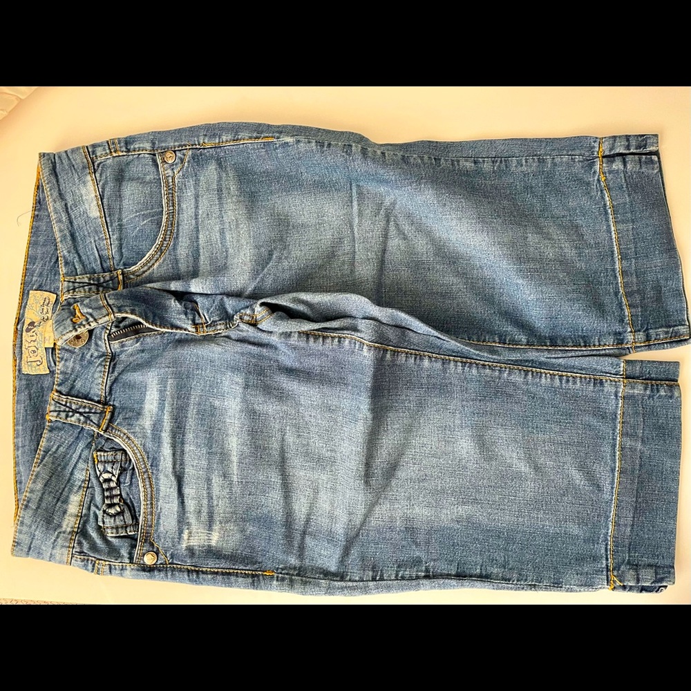 Jolt Capri jeans w denim bows accent pocket women